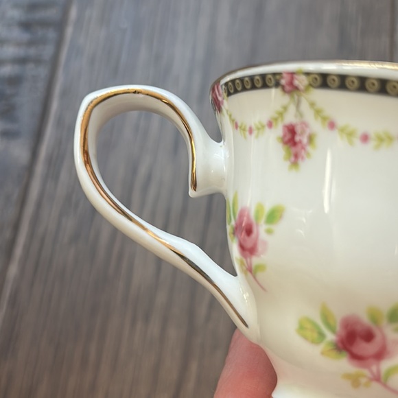 Grace’s Teaware cup and saucer with matching box. - Picture 8 of 8